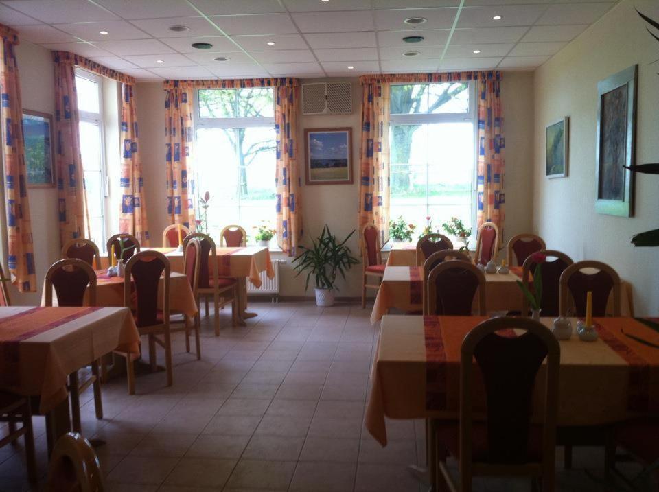 Landhotel Am Peetscher See Mirow Bagian luar foto